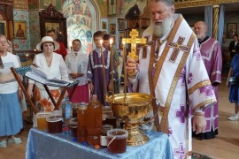 В праздник Изнесения честных Древ Животворящего Креста Господня в городе Есик состоялась Литургия архиерейским чином