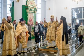 Божественная литургия в Троице-Севастиановском соборе города Караганды.