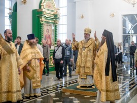 Божественная литургия в Троице-Севастиановском соборе города Караганды.