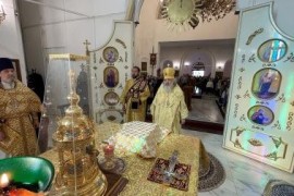 За воскресной Божественной литургией вознесены молитвы о сохранении творения Божия и благостоянии мира