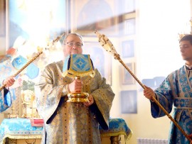 В праздник Покрова Пресвятой Богородицы Высокопреосвященный архиепископ Владимир совершил Литургию в кафедральном соборе Петропавловска