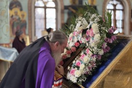 В праздник Введения во храм Пресвятой Богородицы епископ Чимкентский и Туркестанский Хрисанф совершил всенощное бдение и Литургию в главном храме епархии