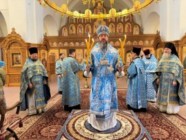 Архиепископ Амфилохий совершил Божественную Литургию в день праздника Введения во храм Пресвятой Богородицы