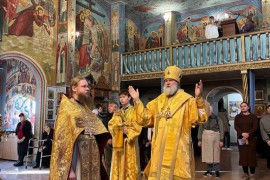 В воскресный день, отмеченный памятью великомученицы Екатерины, епископ Игнатий совершил Литургию на епархиальном подворье