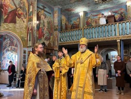 В воскресный день, отмеченный памятью великомученицы Екатерины, епископ Игнатий совершил Литургию на епархиальном подворье