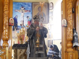 Высокопреосвященный архиепископ Владимир совершил Литургию Преждеосвященных Даров и чин освящения колива в главном храме Северного Казахстана