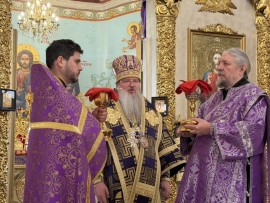 Неделя третья Великого поста, Крестопоклонная. Архиерейское служение в главном храме Чимкентской епархии