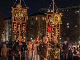 В Светлую Пасхальную ночь архиепископ Павлодарский и Экибастузский Варнава возглавил торжественное богослужение в Благовещенском кафедральном соборе Павлодара
