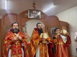 Божественная литургия в храме поселка Красный Кордон