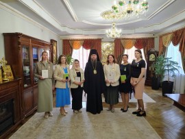 Епископ Вианор вручил церковные награды сотрудникам Уральского епархиального управления
