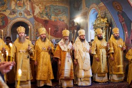 Архиепископ Усть-Каменогорский и Семипалатинский Амфилохий сослужил митрополиту Томскому и Асиновскому Ростиславу за торжественным Всенощным бдением по случаю года 100-летия преставления святителя Макария в Богоявленском соборе города Томска