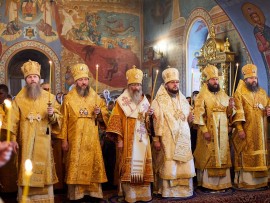 Архиепископ Усть-Каменогорский и Семипалатинский Амфилохий сослужил митрополиту Томскому и Асиновскому Ростиславу за торжественным Всенощным бдением по случаю года 100-летия преставления святителя Макария в Богоявленском соборе города Томска