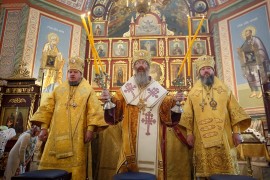 Архиепископ Усть-Каменогорский и Семипалатинский Амфилохий сослужил митрополиту Томскому и Асиновскому Ростиславу за Божественной Литургией в Петропавловском соборе г.Томска