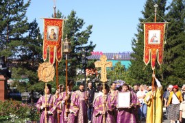Праздник Изнесения Честных Древ Животворящего Креста Господня в кафедральном соборе