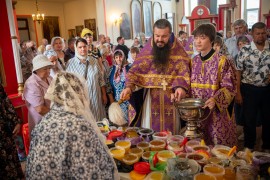 Изнесение Честных Древ Животворящего Креста Господня в кафедральном соборе Костаная