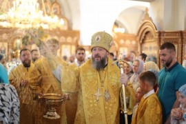 В воскресный день архиепископ Амфилохий совершил Божественную Литургию в Андреевском кафедральном соборе