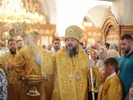 В воскресный день архиепископ Амфилохий совершил Божественную Литургию в Андреевском кафедральном соборе
