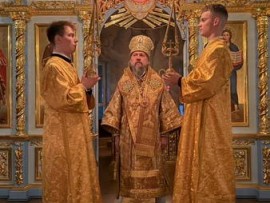 В Казанском соборе Алматы совершена ночная Божественная Литургия