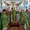 В празднование Святой Троицы епископ Игнатий возглавил праздничные богослужения в Никольском соборе Актобе